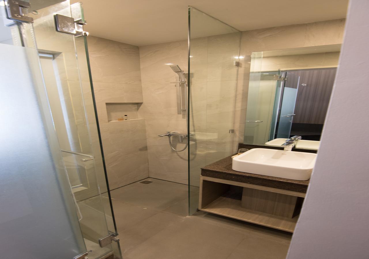Goldberry Lite Hotel Iloilo Esterno foto