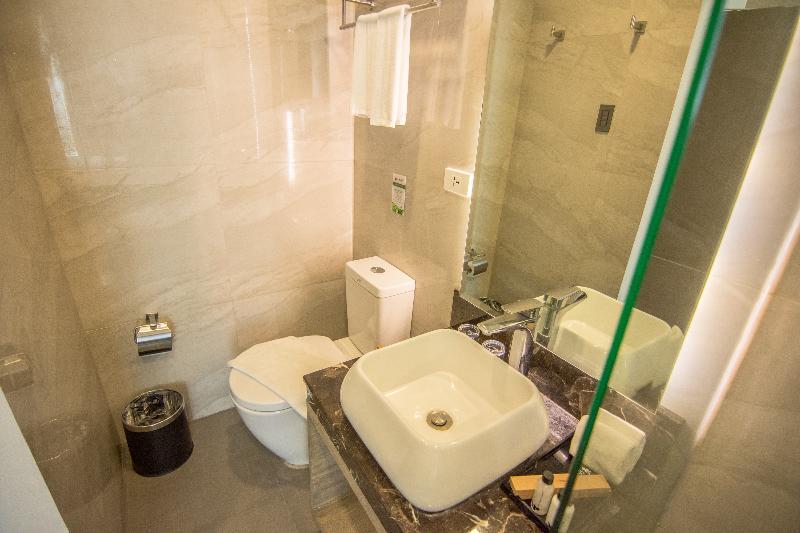 Goldberry Lite Hotel Iloilo Esterno foto